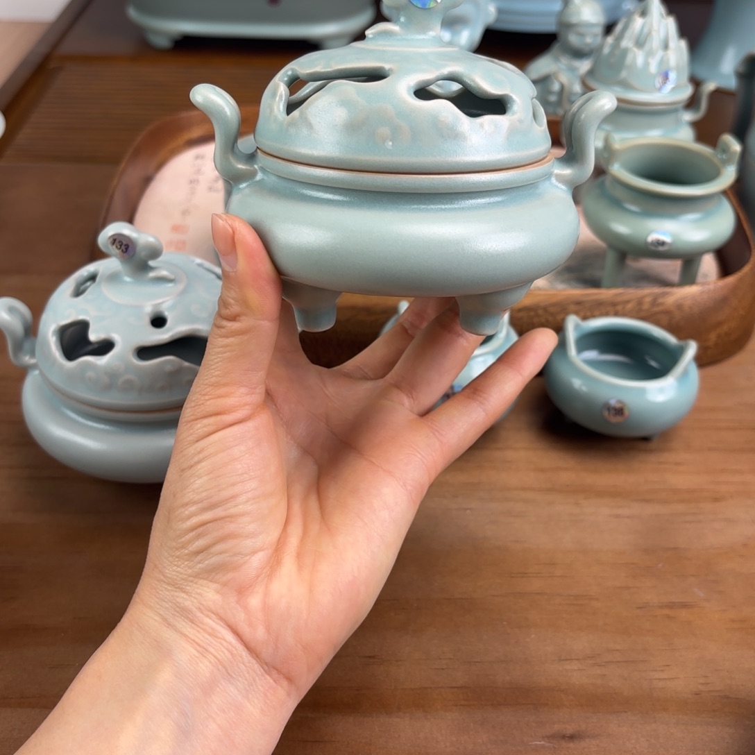 盘陶编号162仿古釉祥云香炉二级品