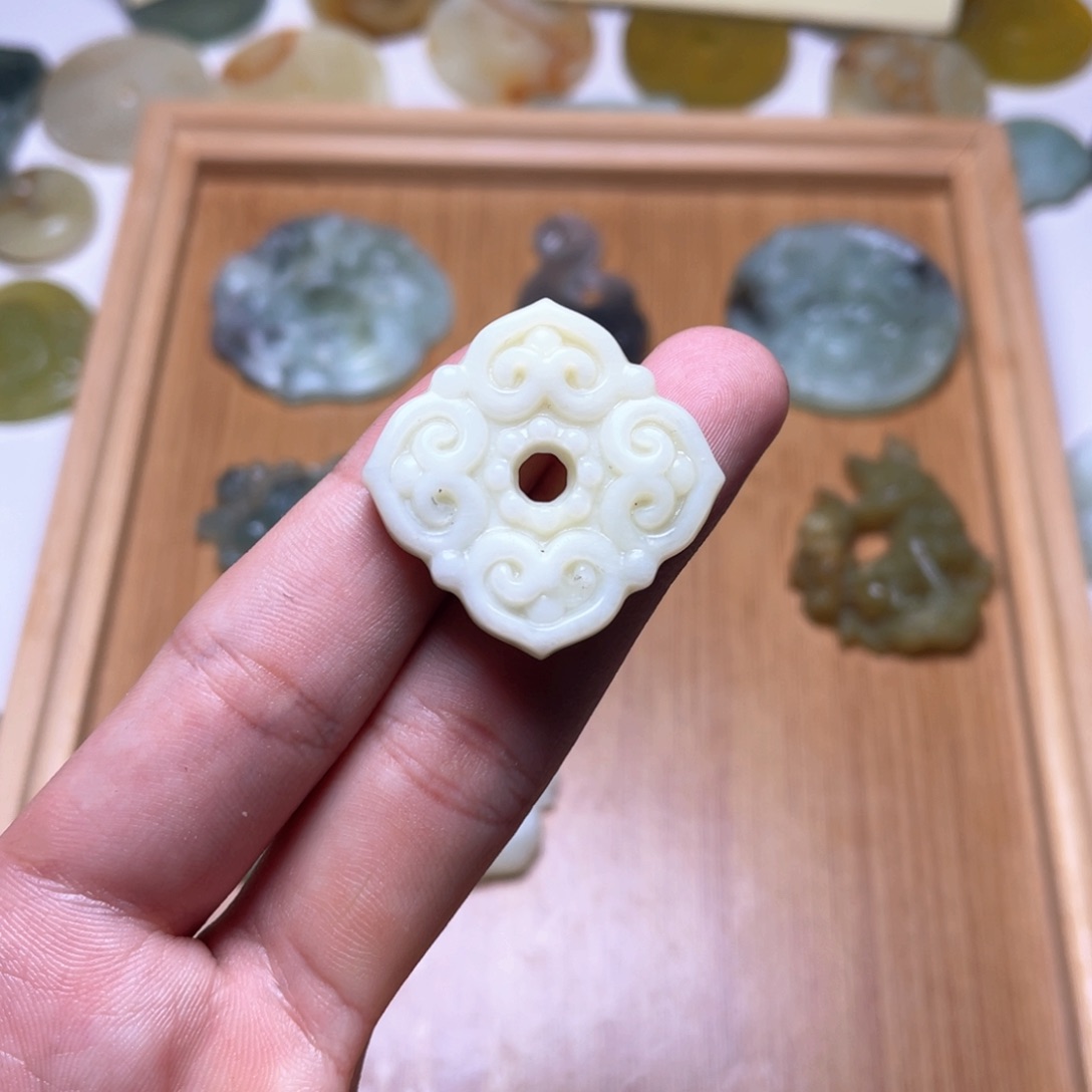 未镶嵌蛇纹石玉颈饰