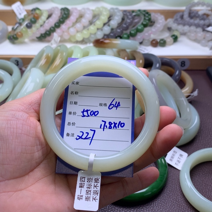 浮***醒和田玉未镶嵌手镯