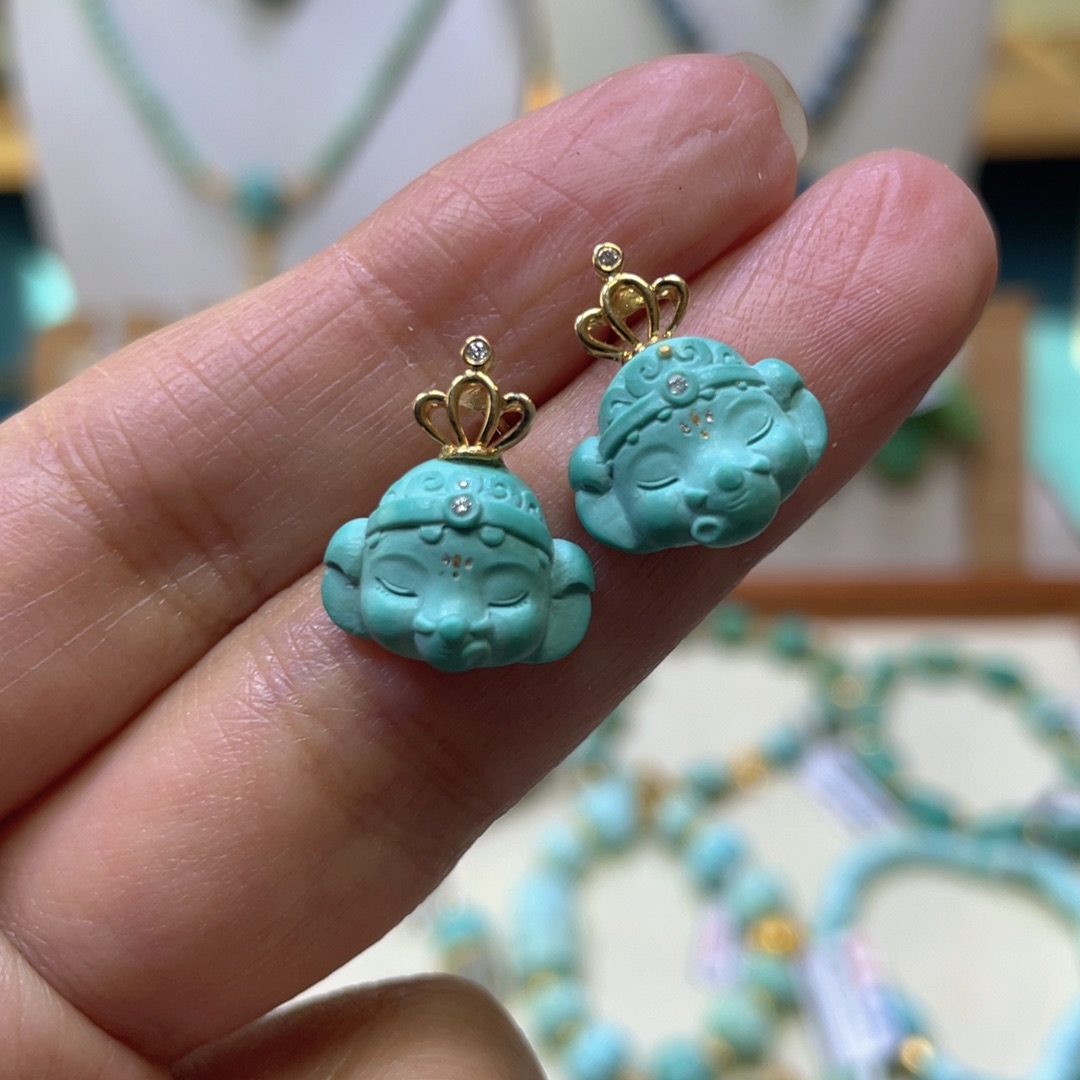 绿松石18K金镶嵌耳钉