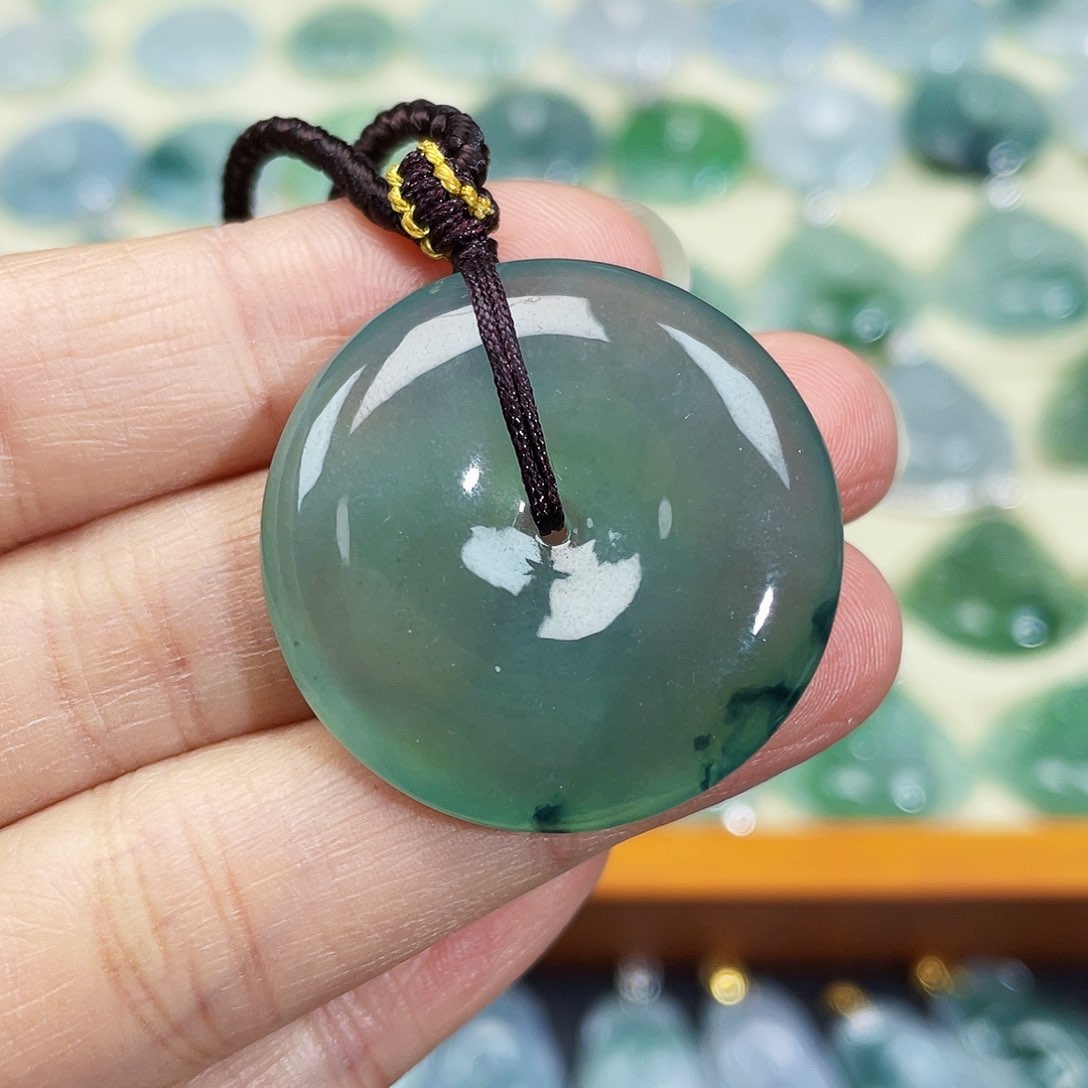 翡翠颈饰未镶嵌吊坠