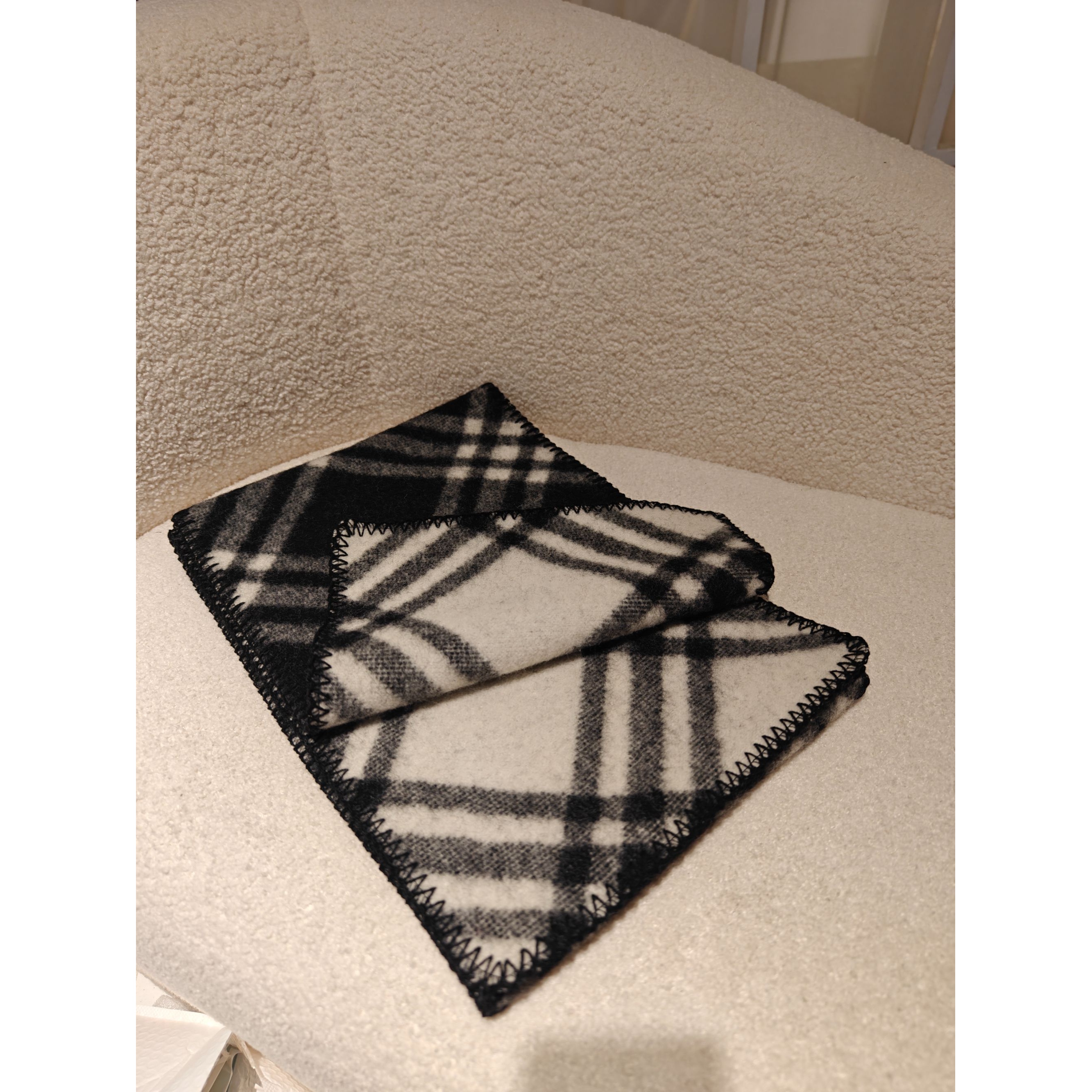 老王甄选 百搭格纹保暖双面围巾