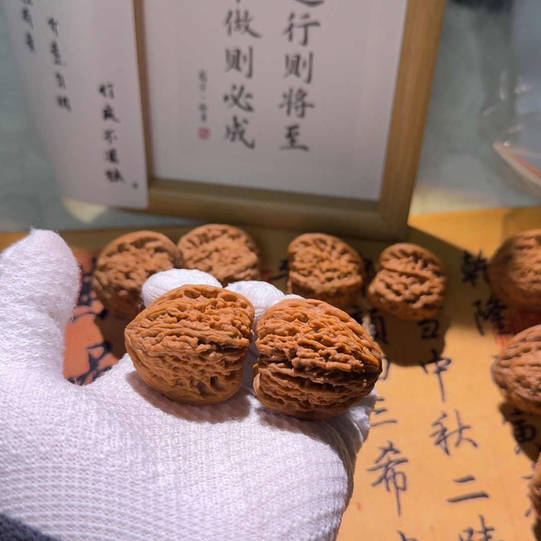 鼎***械文玩核桃吊坠35拉丝凹底南疆石