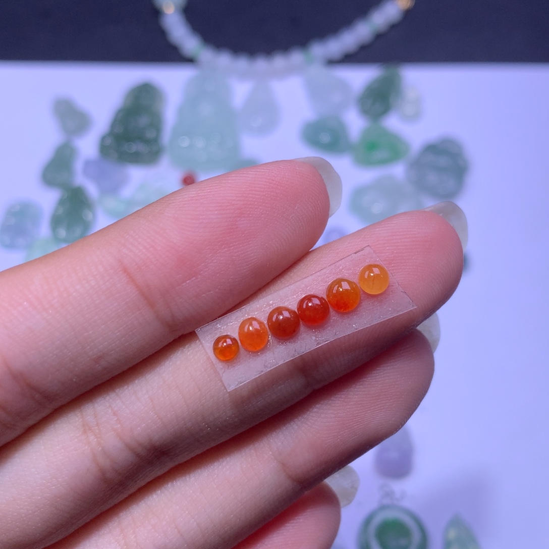 翡翠未镶嵌颈饰蛋