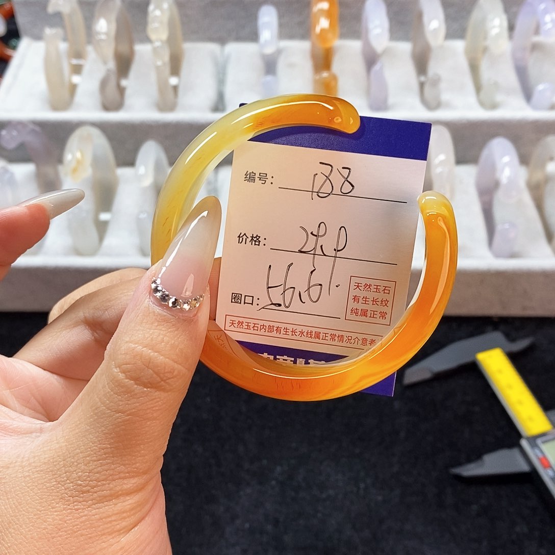 玛瑙/玉髓手镯未镶嵌188