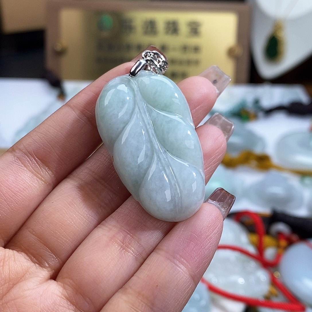翡翠未镶嵌颈饰4556