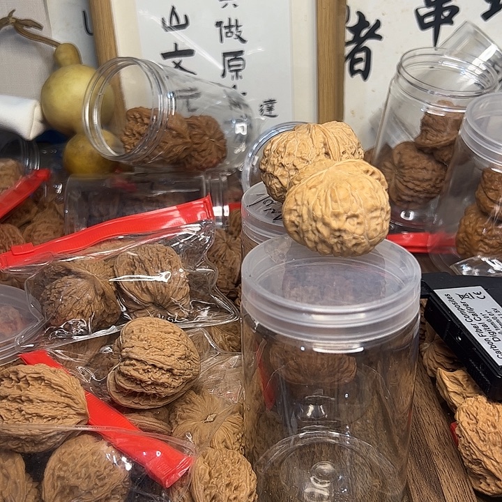 石***”桃核吊坠白狮子核桃