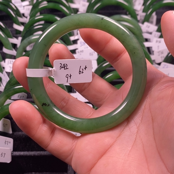 和田玉（碧玉）手镯未镶嵌62+