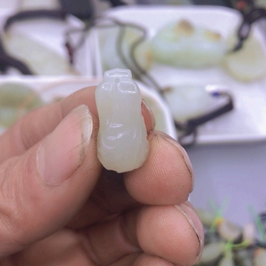 和田玉（糖玉）颈饰未镶嵌