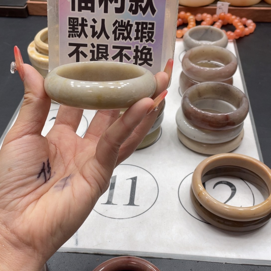 石英质玉未镶嵌手镯?*