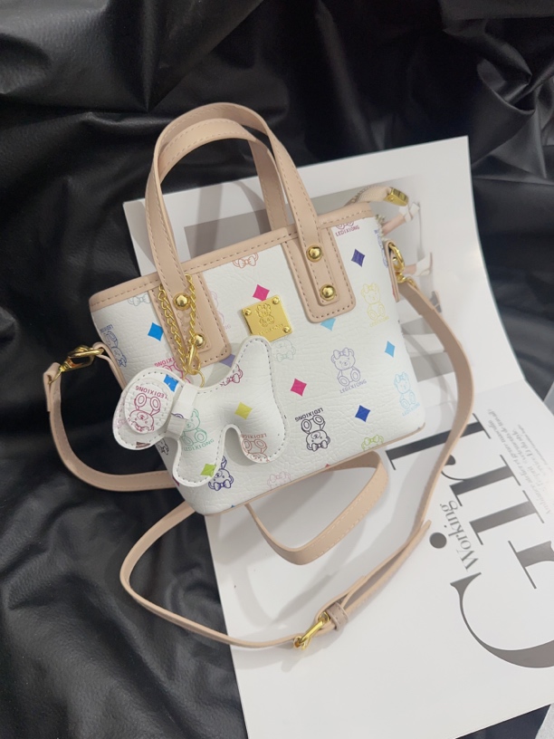 广州专柜】白三彩小熊菜篮包手提单肩斜挎包
