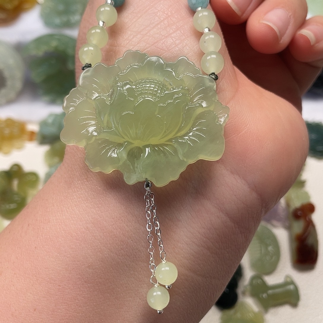 蛇纹石玉未镶嵌颈饰