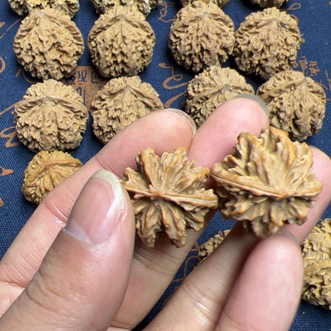 文玩核桃把件秦岭野生植物核桃