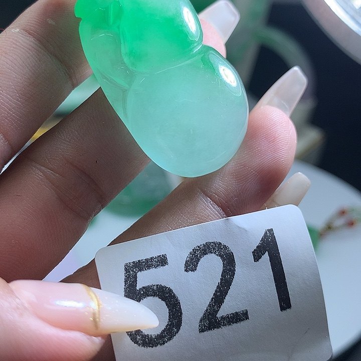 翡翠未镶嵌吊坠(赠链)翡翠