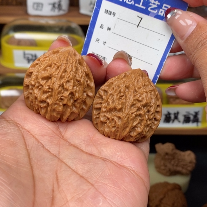 文玩核桃吊坠37金牛