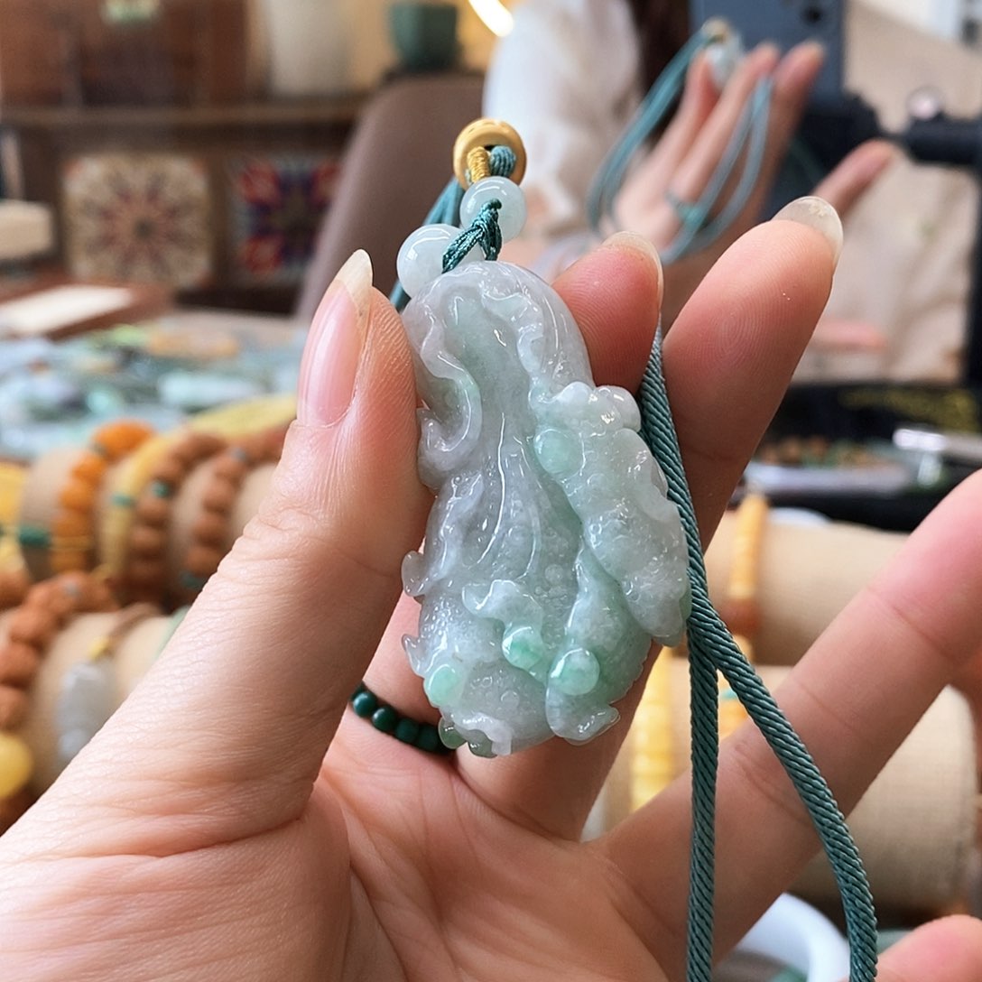翡翠挂件未镶嵌翡翠挂件