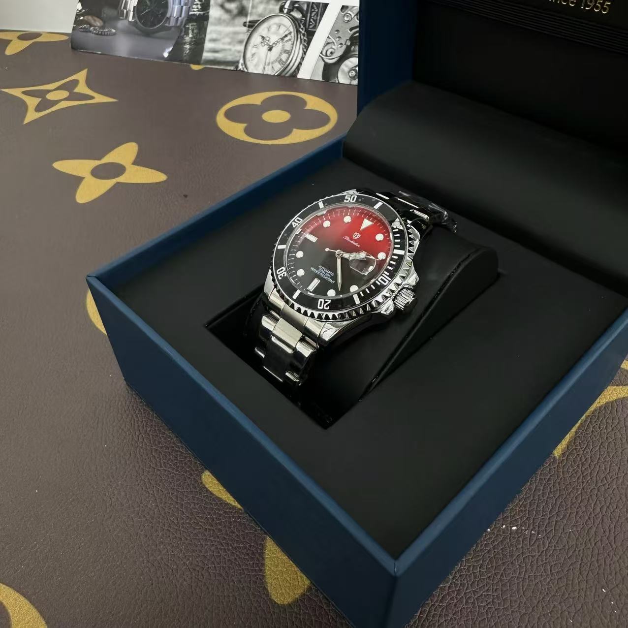 【红黑鬼】高端商务红黑渐变夜光防水男表9113G专属