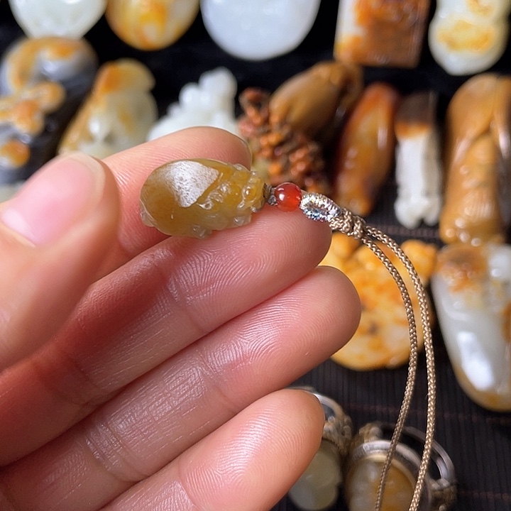 和田玉颈饰未镶嵌