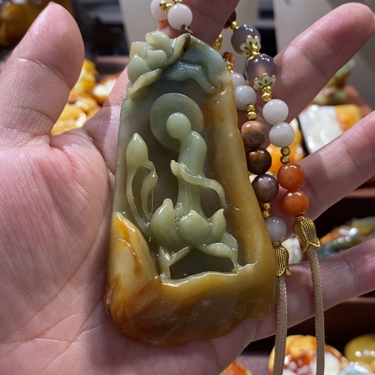 蛇纹石玉未镶嵌颈饰