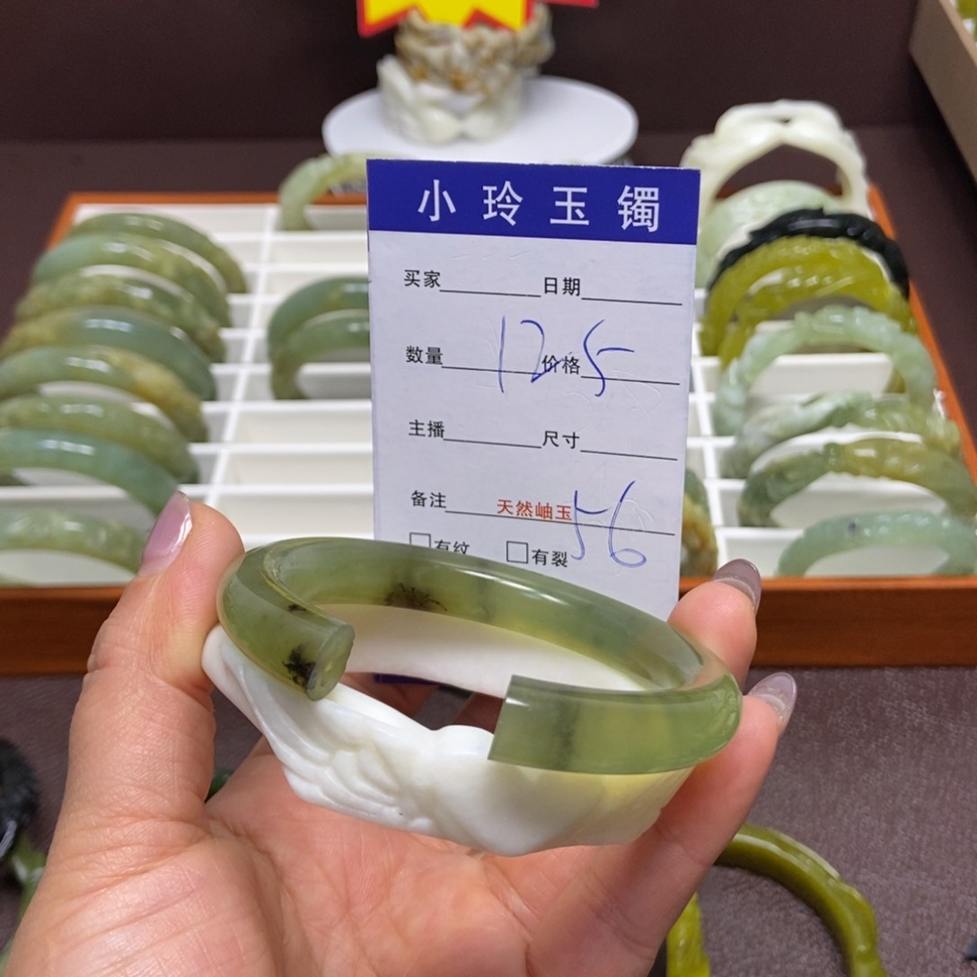 蛇纹石玉手镯未镶嵌