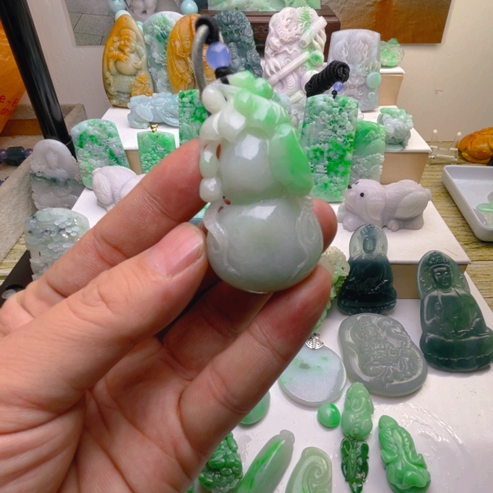 翡翠未镶嵌颈饰翡翠