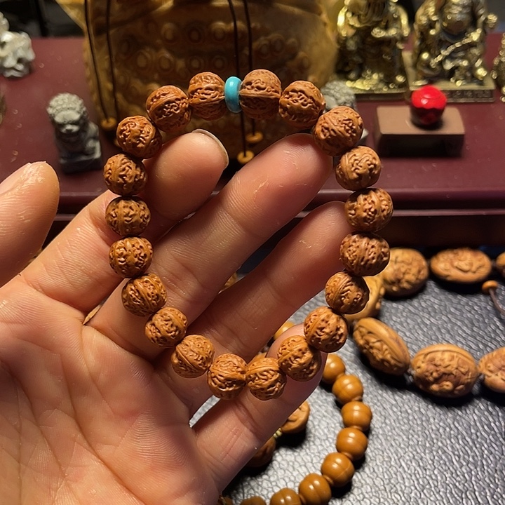 龙纹桃核雕刻京八棱