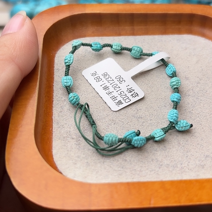 绿松石未镶嵌颈饰