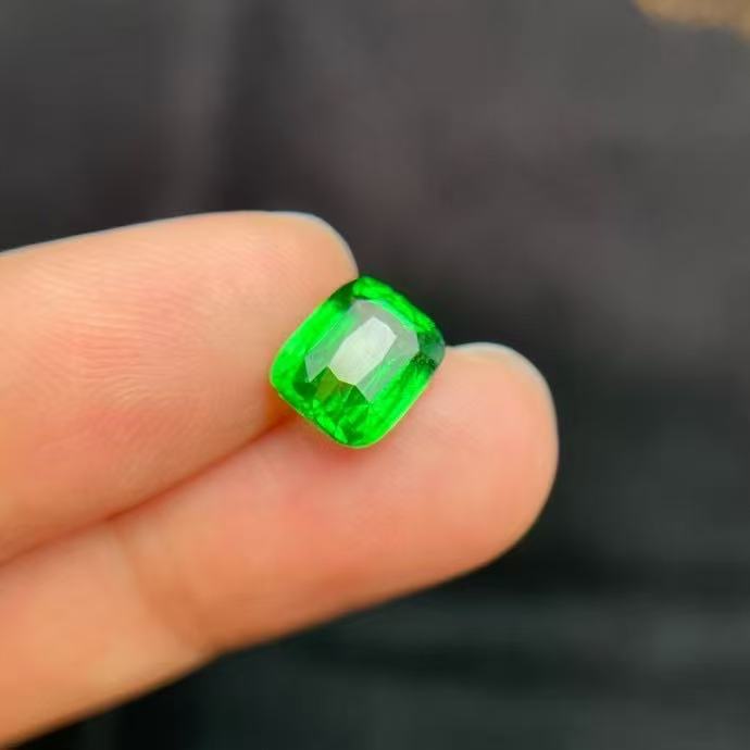 天然沙弗来裸石火彩好纯净体3.05ct