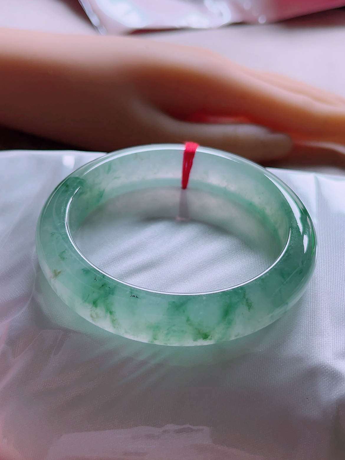 天然缅甸A货纯天然翡翠 正品时尚冰种起胶56.8圈宽边手镯