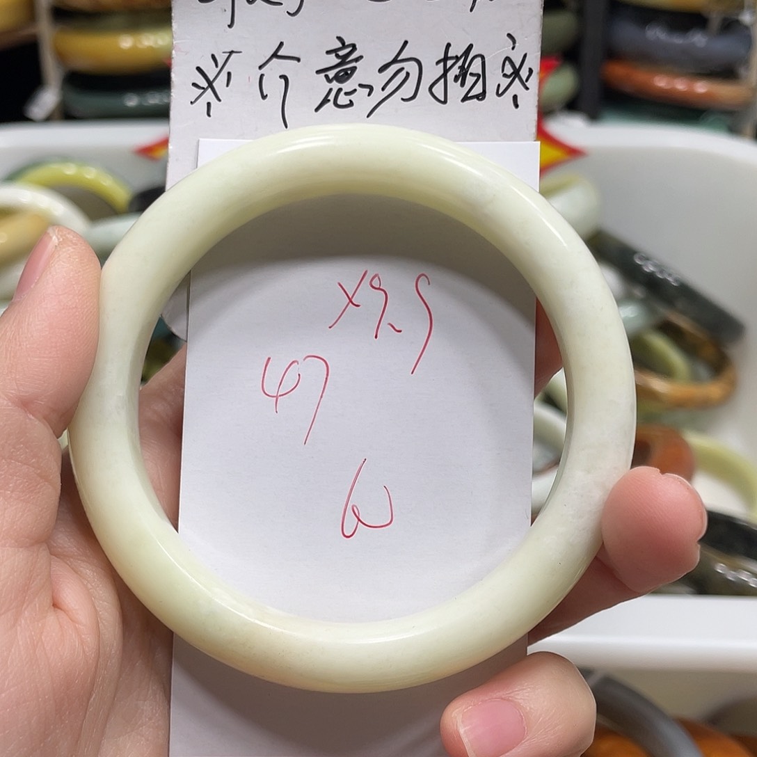 蛇纹石玉手镯未镶嵌