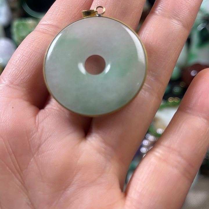 翡翠未镶嵌颈饰翡翠未镶嵌颈饰