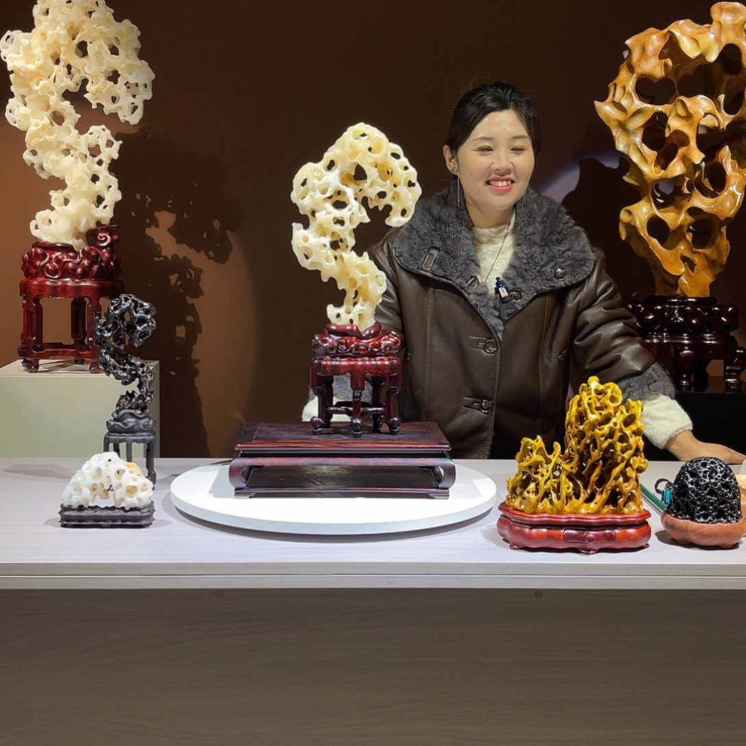 润***声太湖石，高48宽20厘米