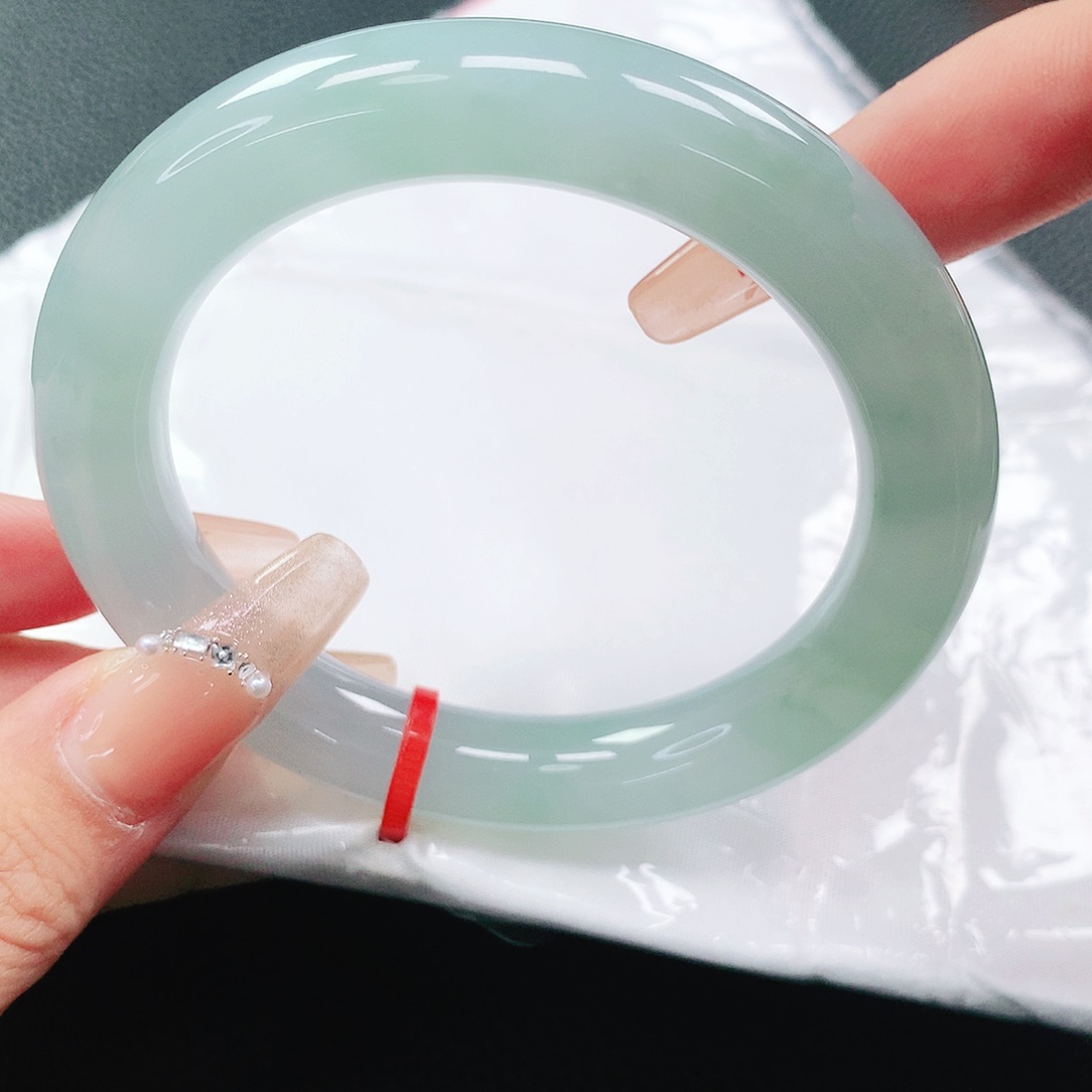 翡翠手镯未镶嵌55圈