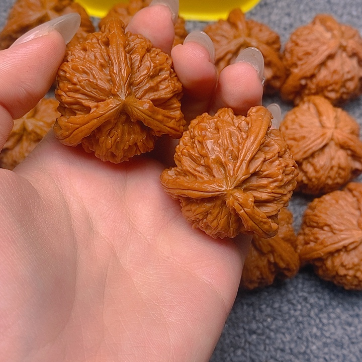 磊***…文玩核桃吊坠核桃