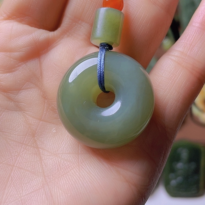 未镶嵌手串岫岩河磨玉（透闪石质玉）大**！