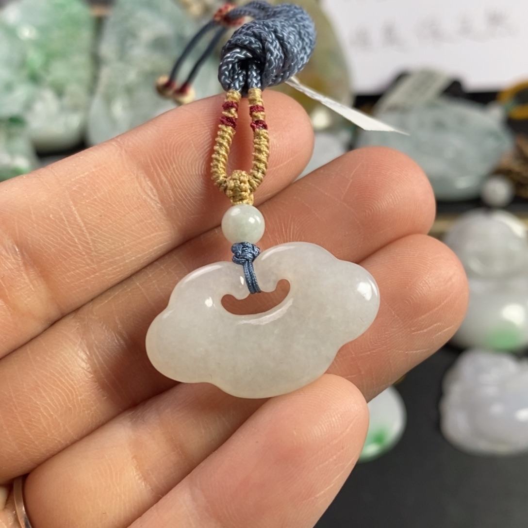 翡翠颈饰未镶嵌祥云锁