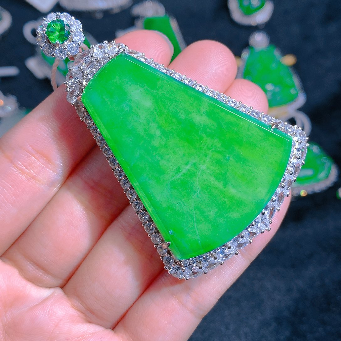 翡翠颈饰银S925镶嵌吊坠