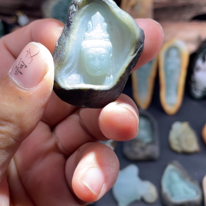 盯****定制翡翠未镶嵌翡翠挂件