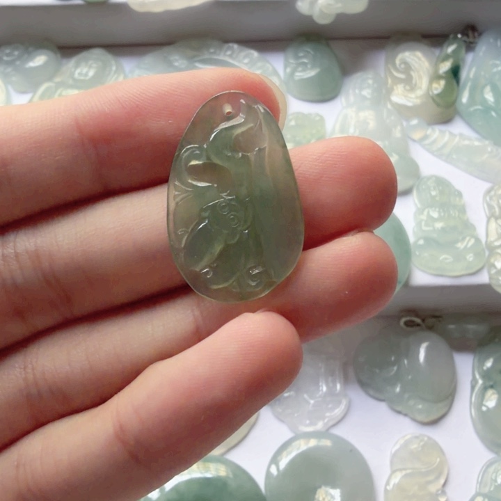 翡翠未镶嵌颈饰翡翠