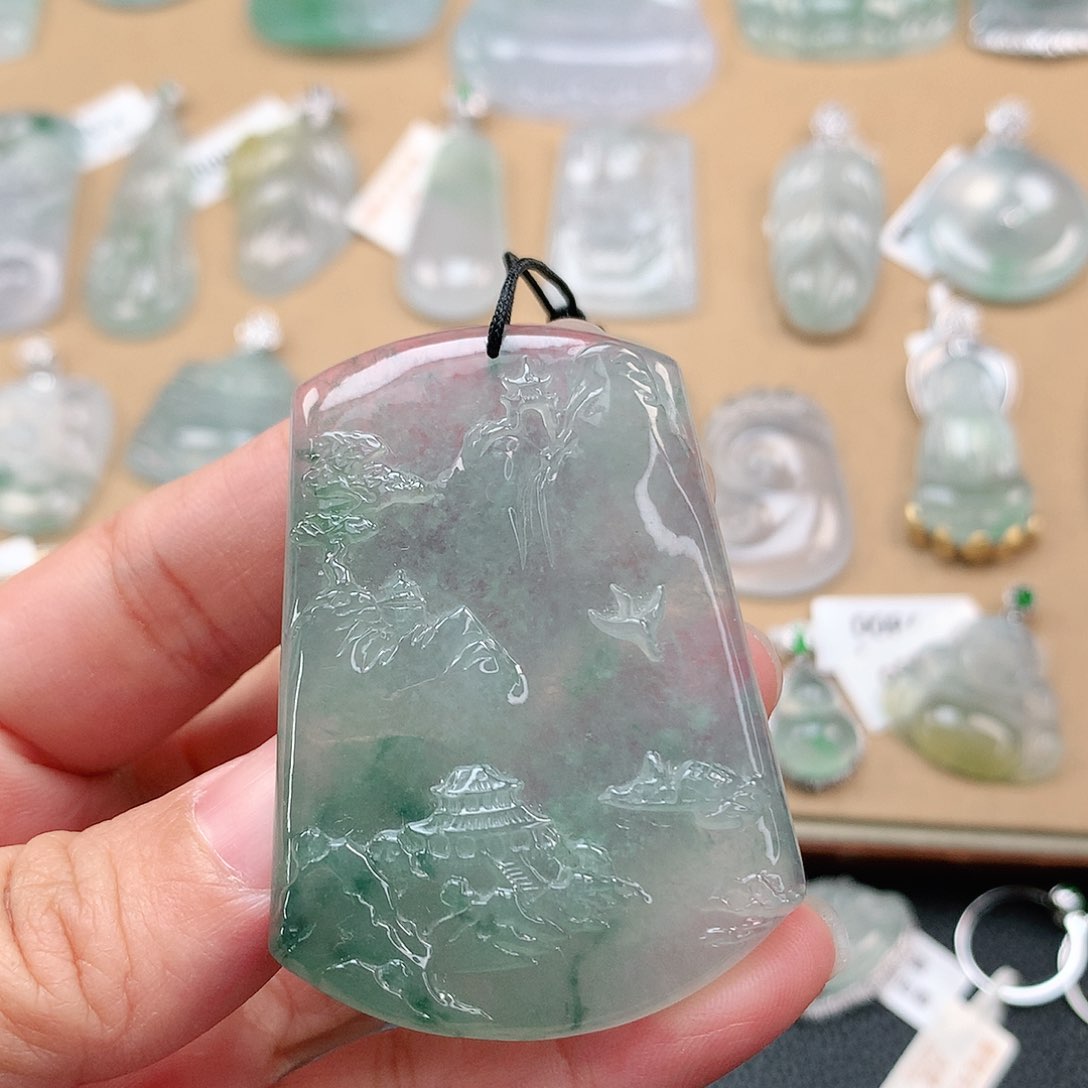 翡翠颈饰未镶嵌山水牌
