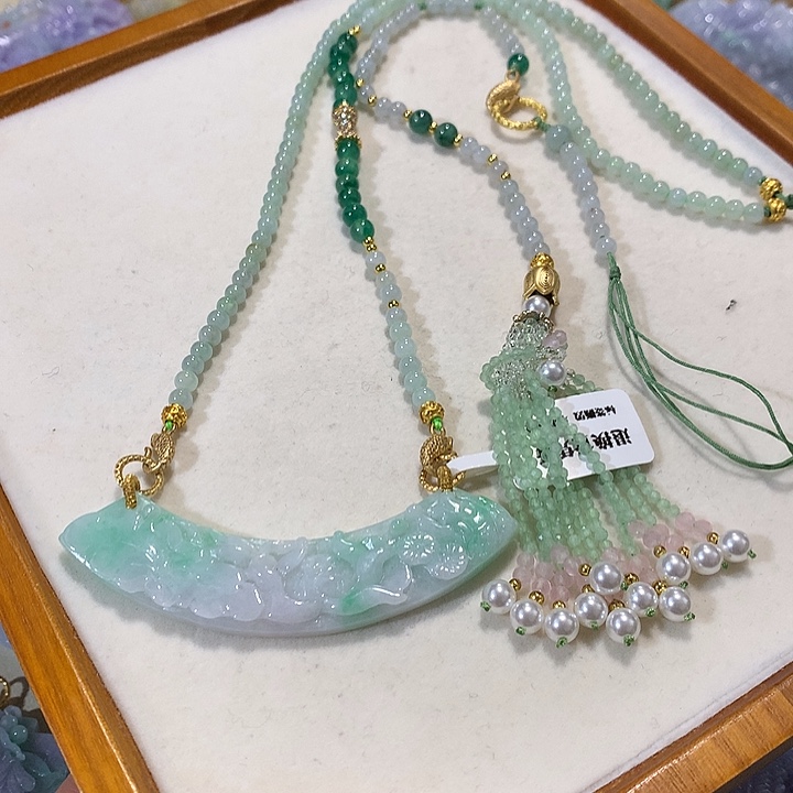 翡翠未镶嵌颈饰翡翠吊坠