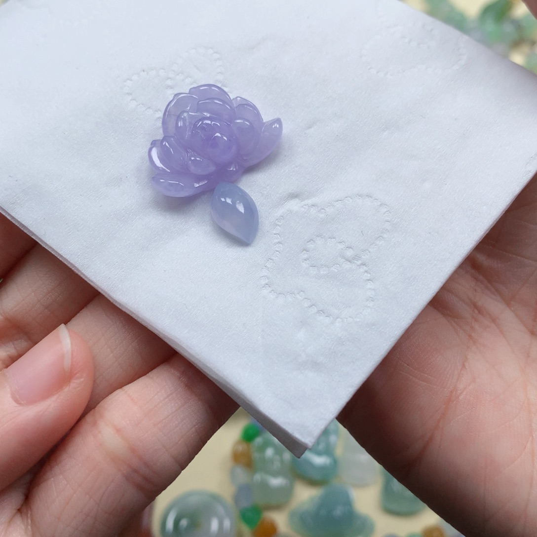 翡翠未镶嵌颈饰是