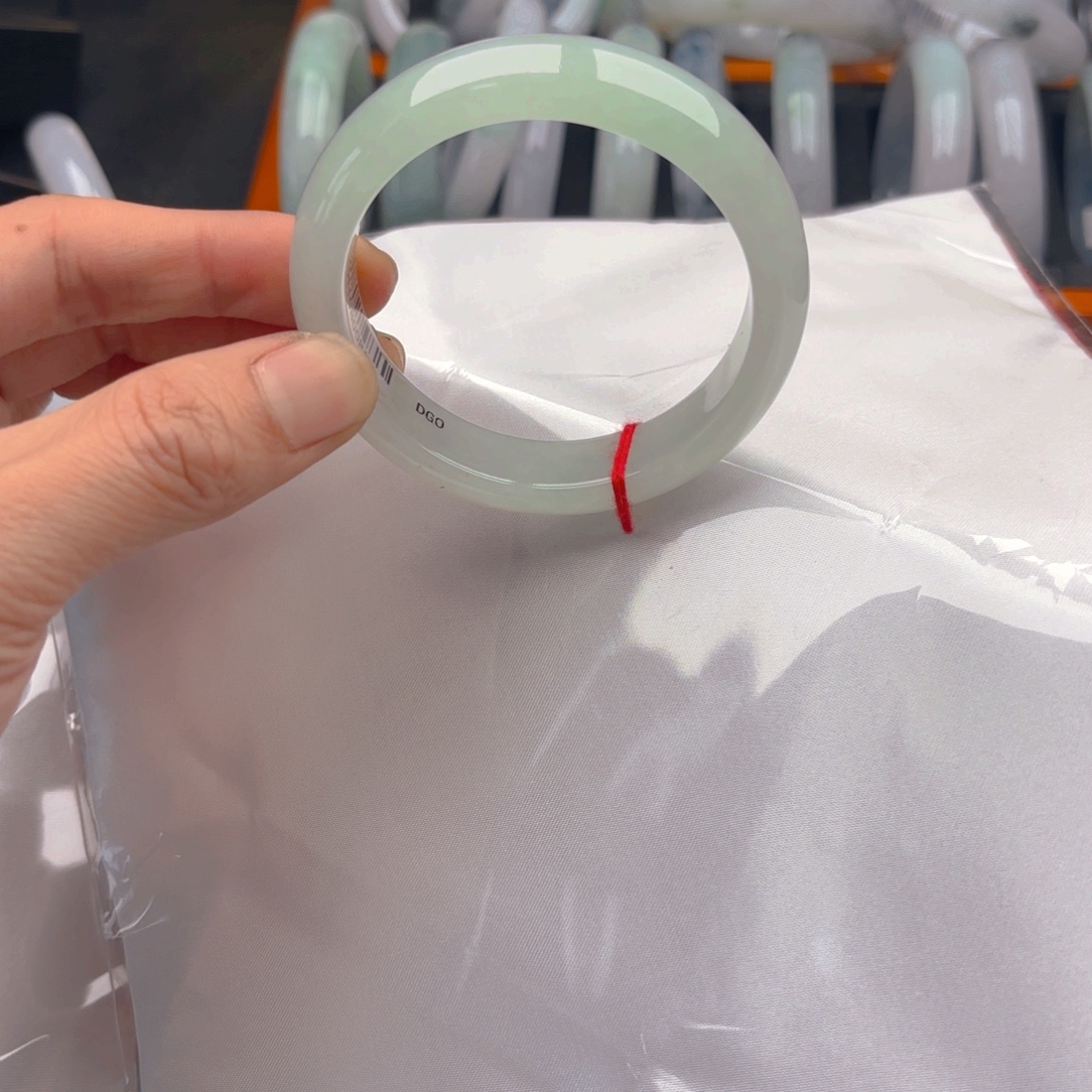 翡翠未镶嵌手镯5455. 107