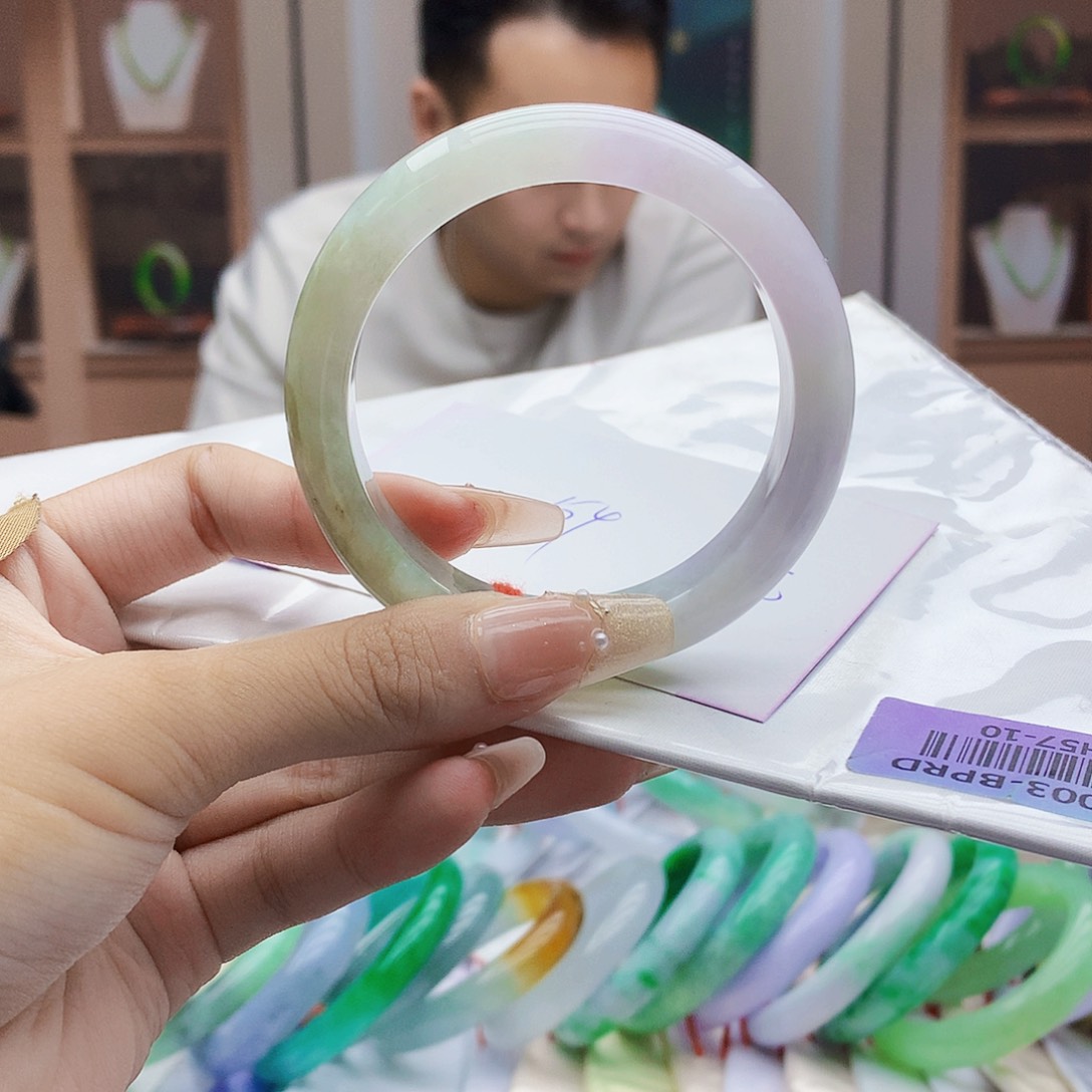 翡翠手镯未镶嵌67789999999999989
