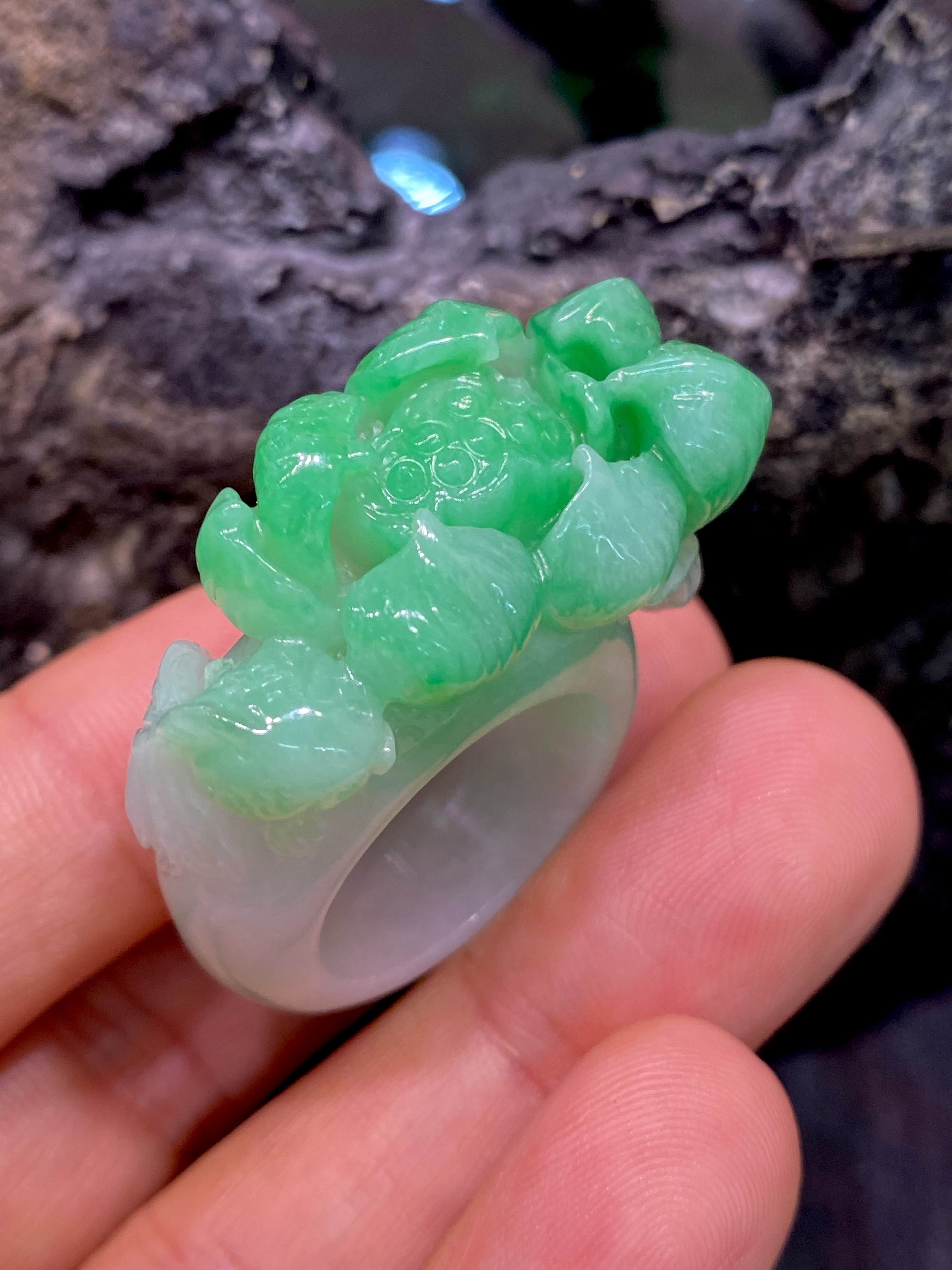 满绿翡翠莲花戒指