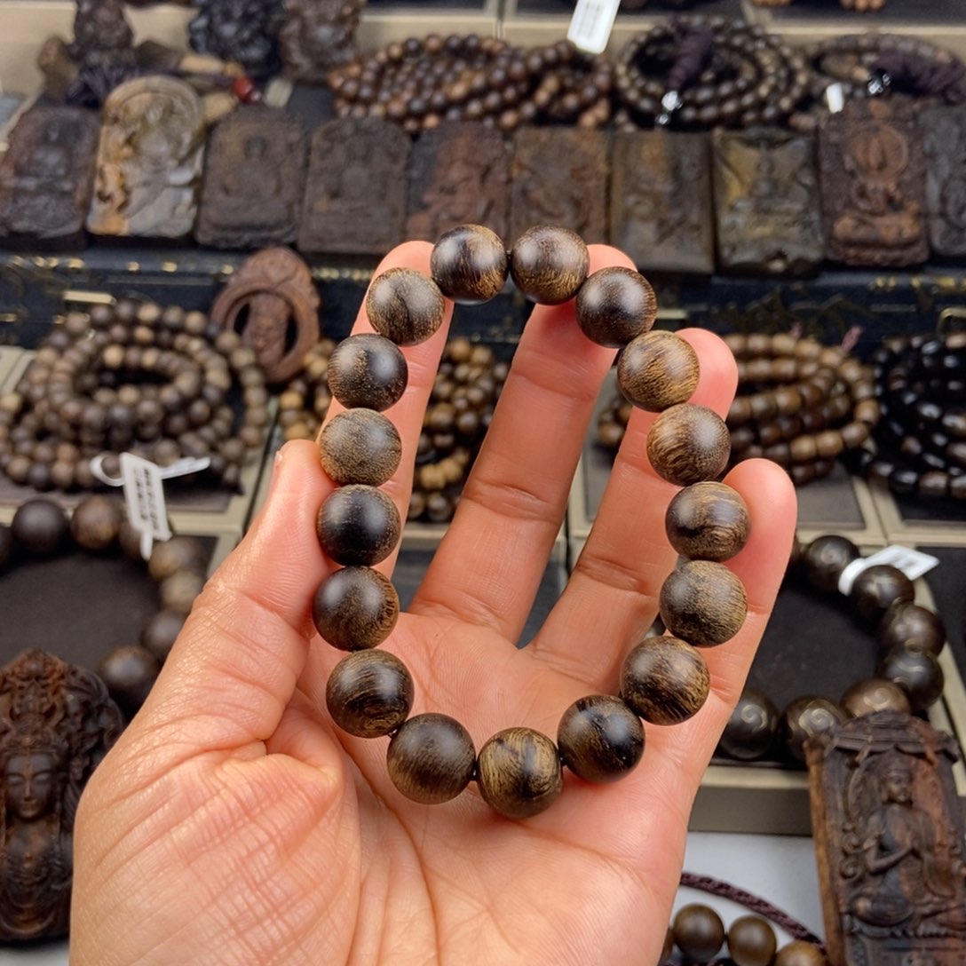 沉香手串鹏**里越南芽庄白棋留疤