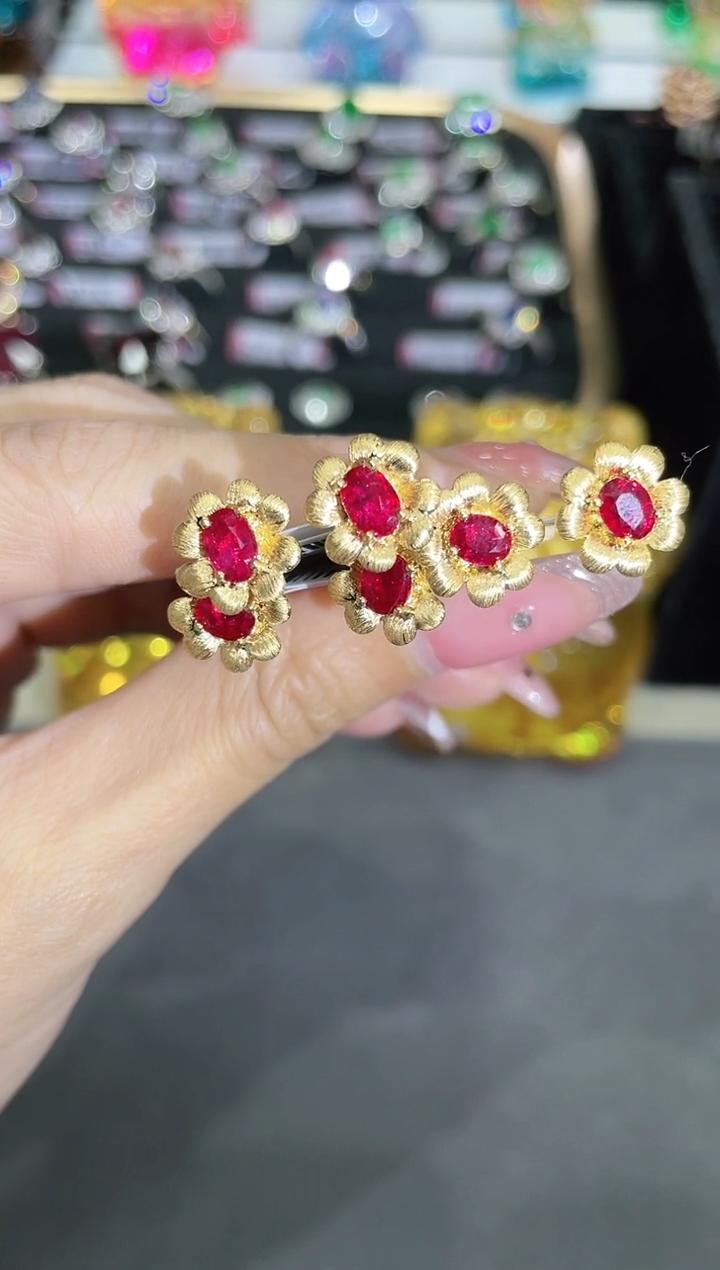 18K金镶嵌天然无烧红宝石耳饰花朵 多样性发其一