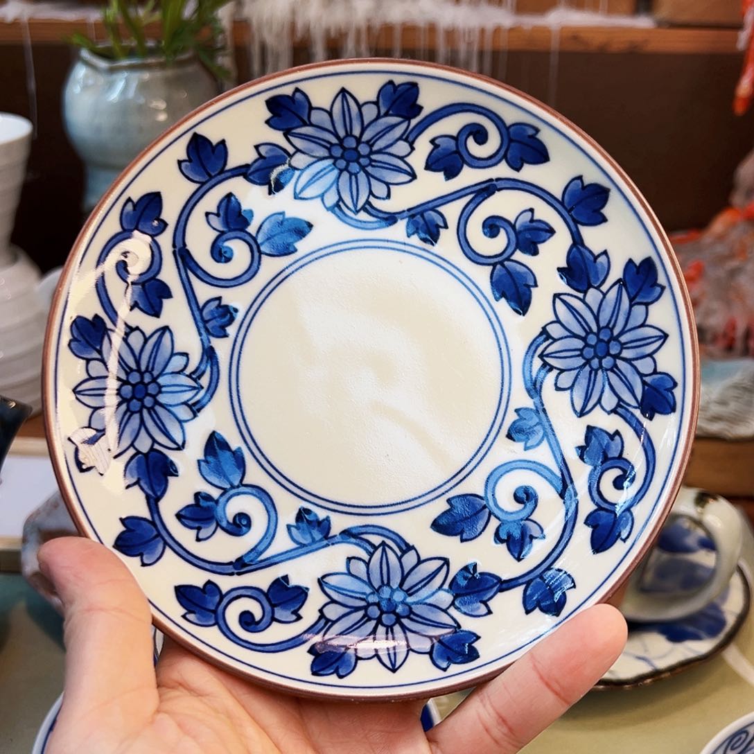 咖啡杯和茶杯是我们学校一块