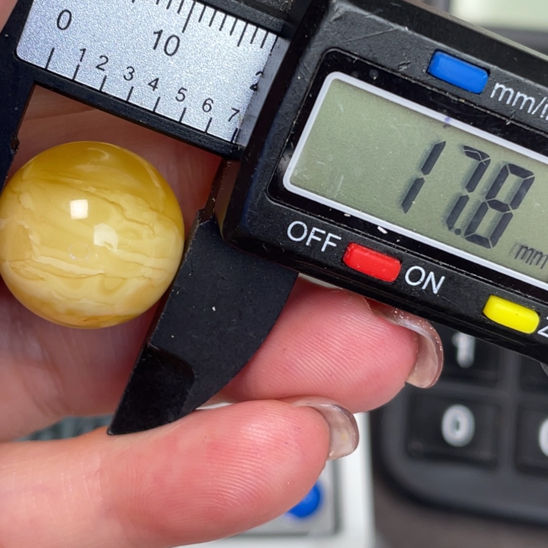 未镶嵌蜜蜡裸石180