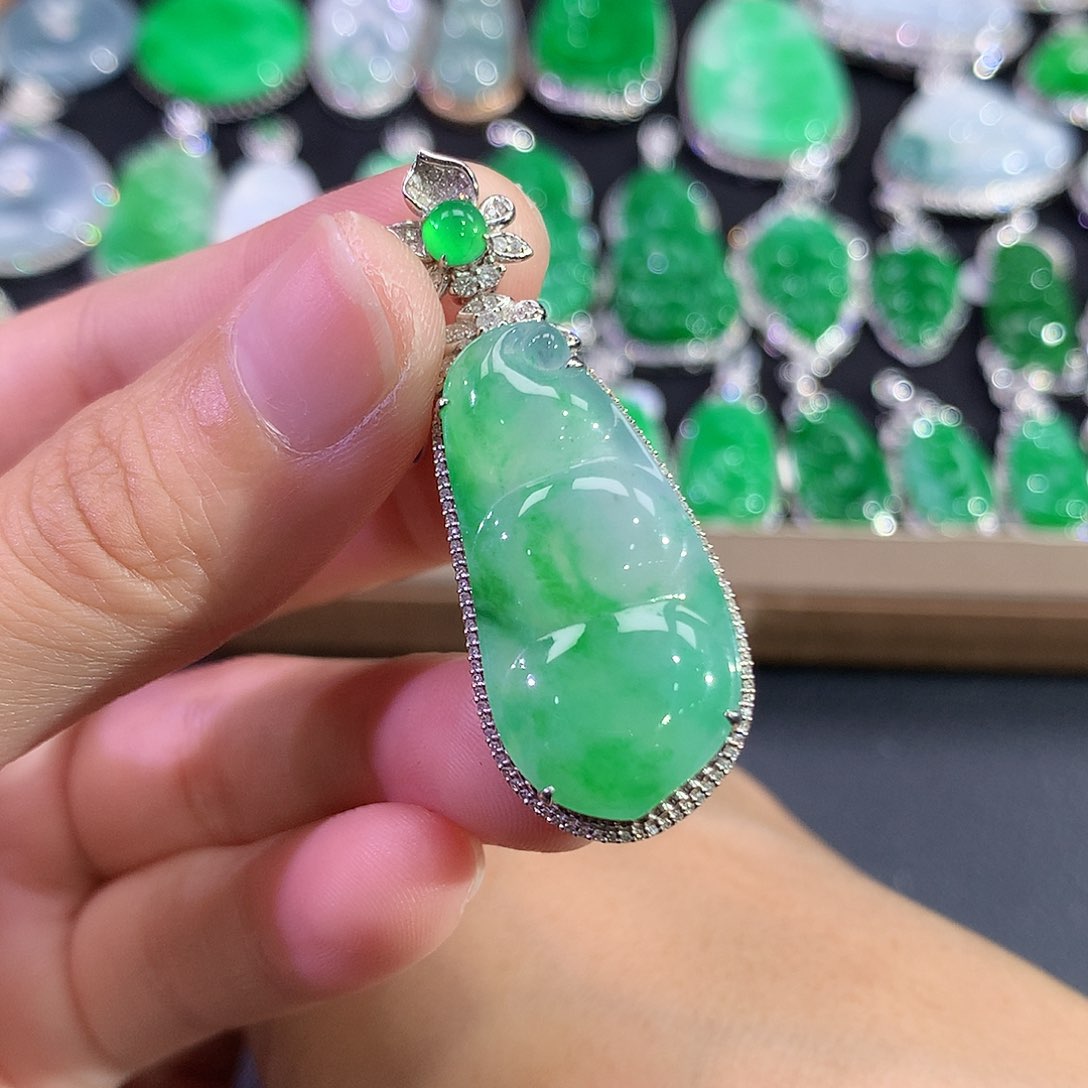 翡翠18K金镶嵌吊坠(赠链)